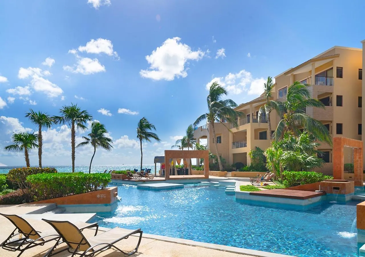 Penthouse Surf 408 - Beachfront Stunning Oceanview - At El Faro Condos Плая-дель-Кармен Апартаменты