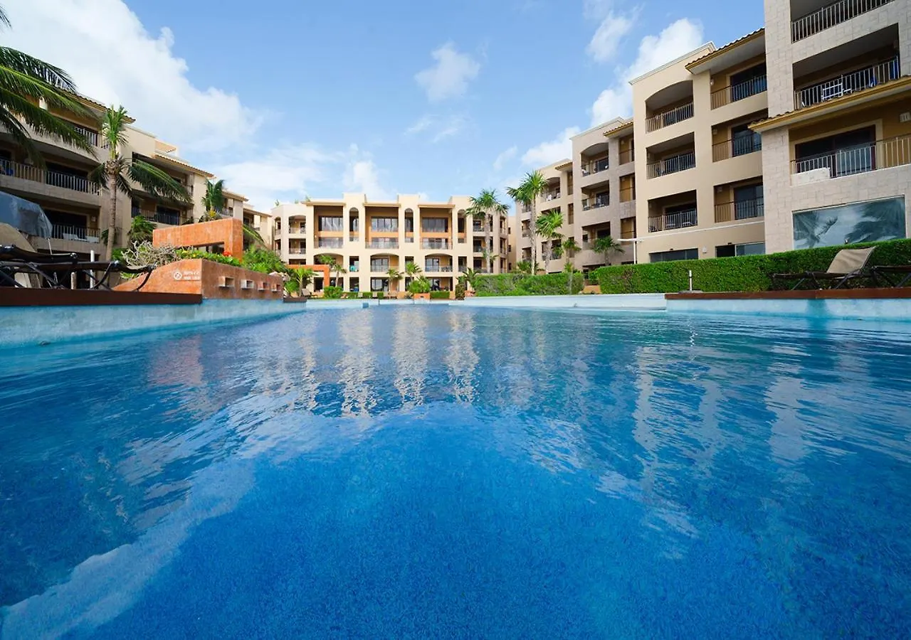 Penthouse Surf 408 - Beachfront Stunning Oceanview - At El Faro Condos Плая-дель-Кармен