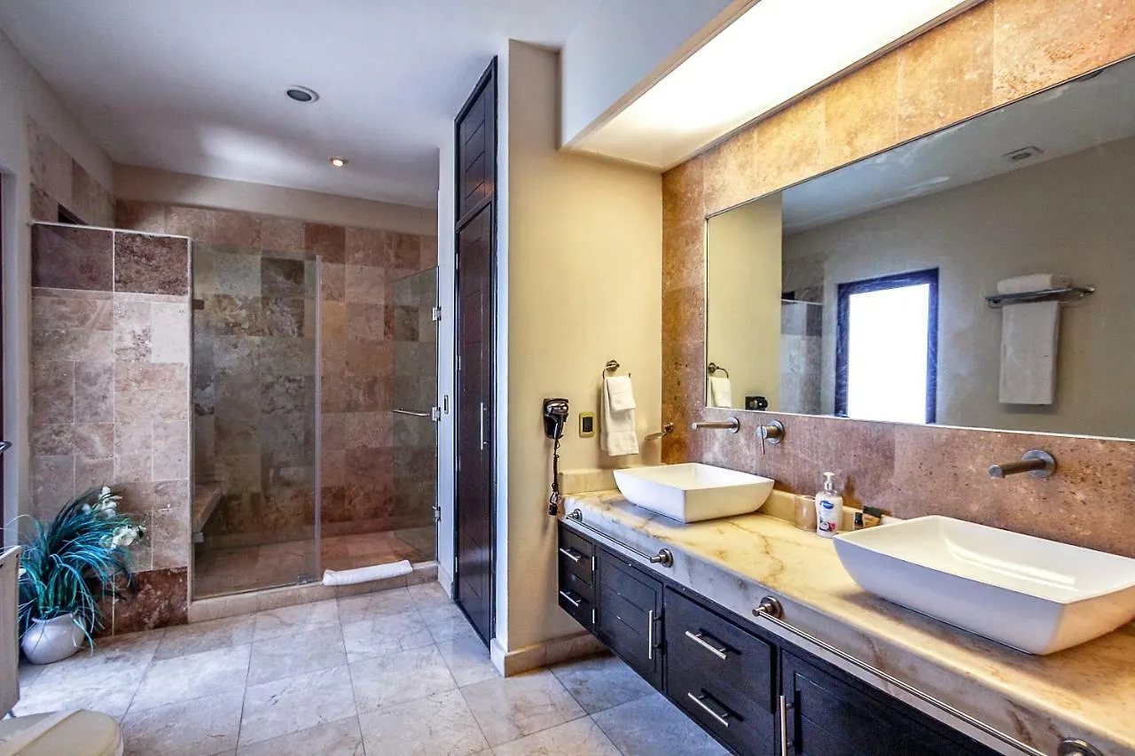Penthouse Surf 408 - Beachfront Stunning Oceanview - At El Faro Condos Плая-дель-Кармен