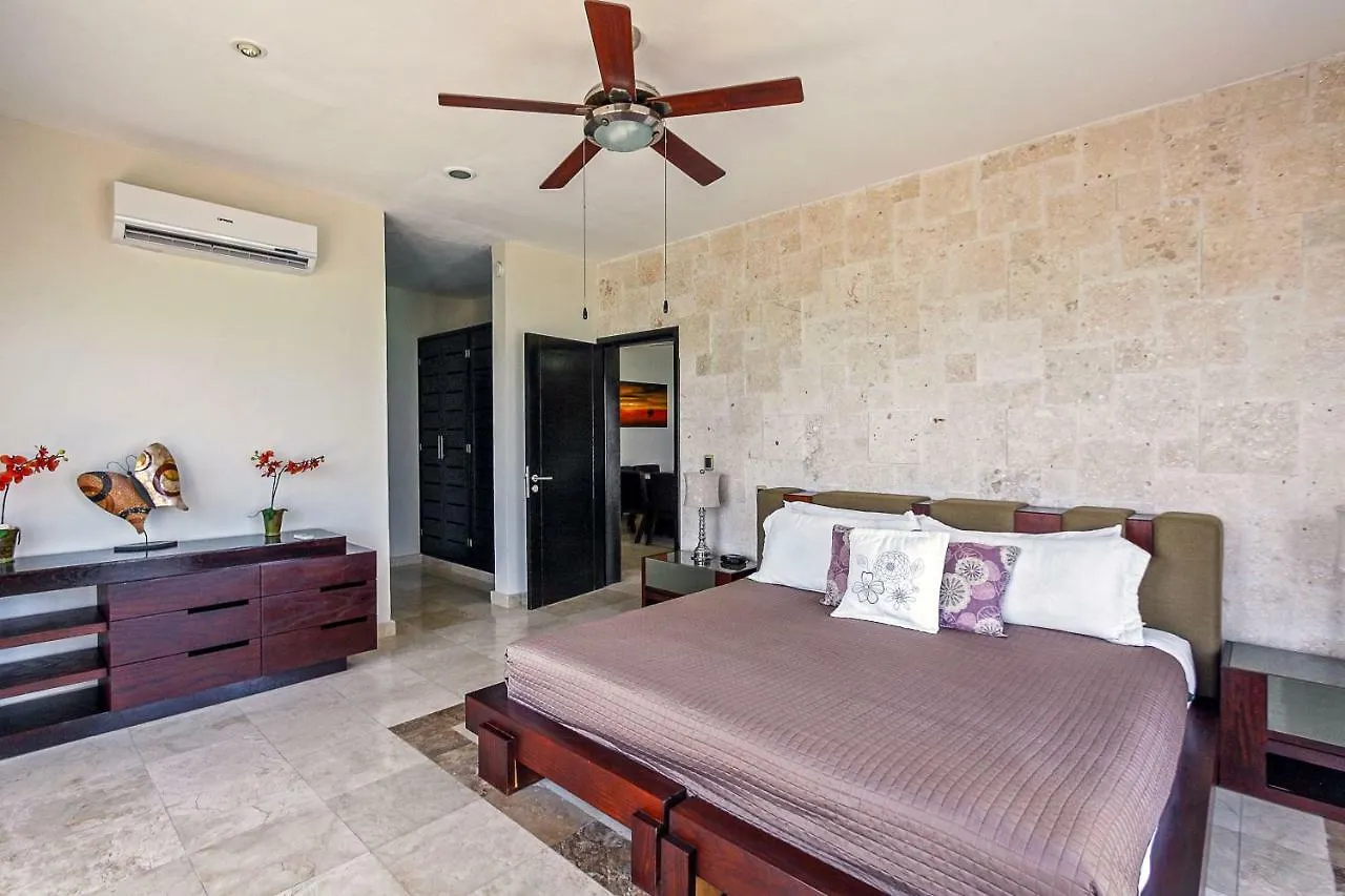 Penthouse Surf 408 - Beachfront Stunning Oceanview - At El Faro Condos Плая-дель-Кармен Апартаменты