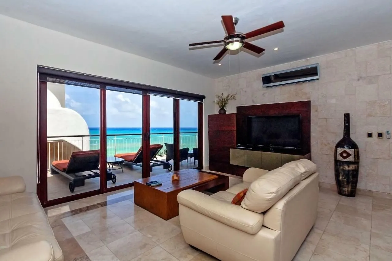 Penthouse Surf 408 - Beachfront Stunning Oceanview - At El Faro Condos Плая-дель-Кармен