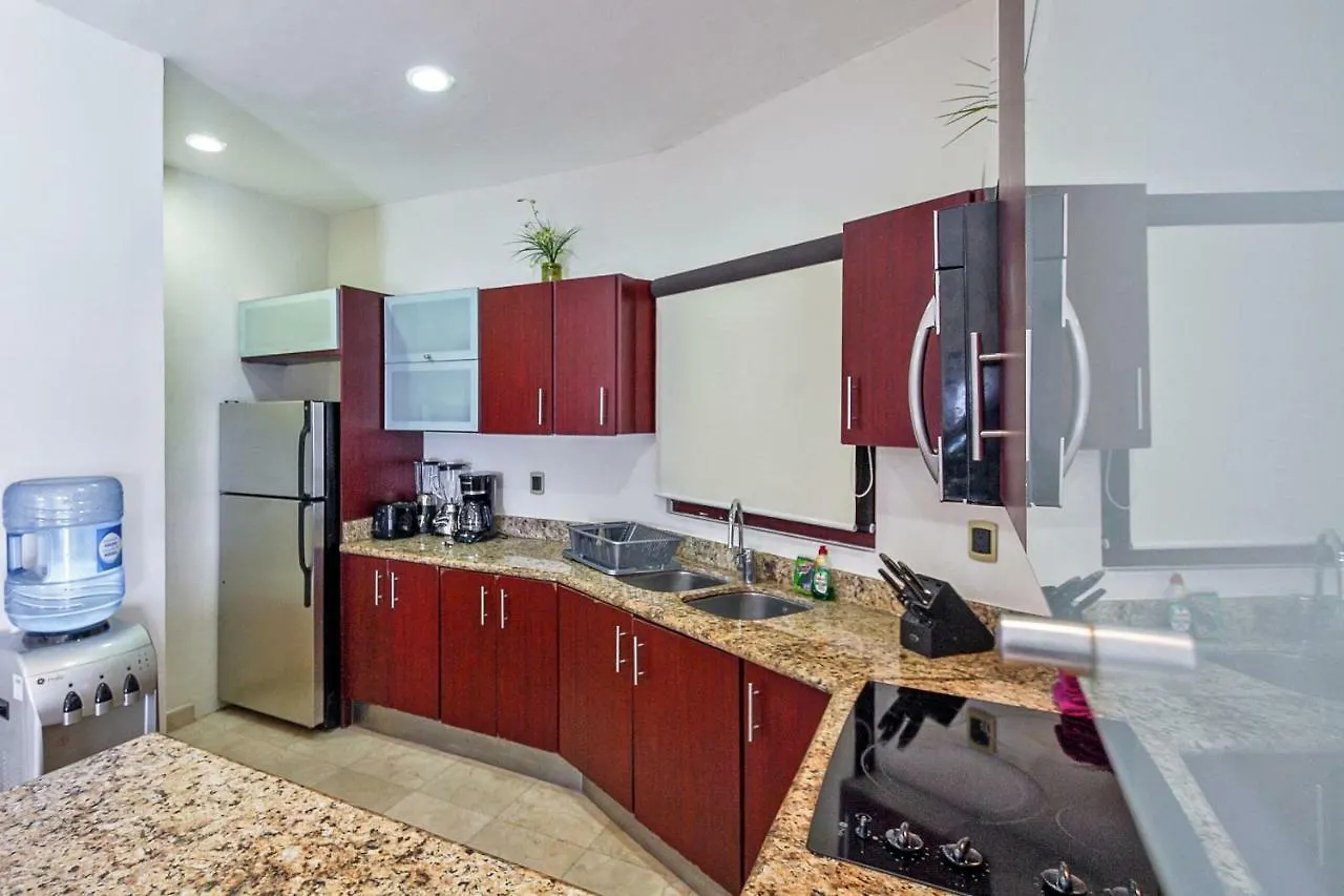 Penthouse Surf 408 - Beachfront Stunning Oceanview - At El Faro Condos Плая-дель-Кармен 0*,  Мексика